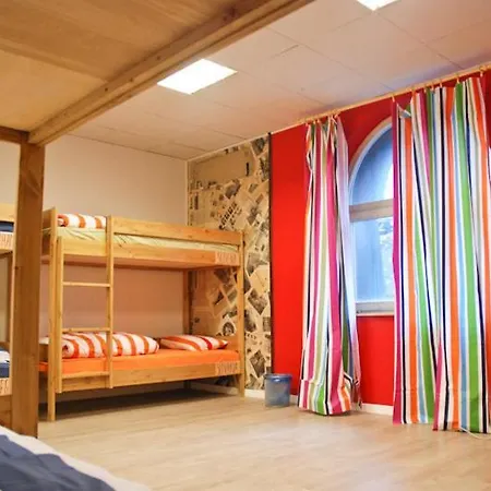 Hostel Red Emperor *