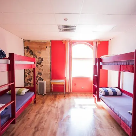 Hostel Red Emperor *