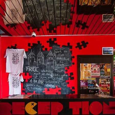 Hostel Red Emperor *