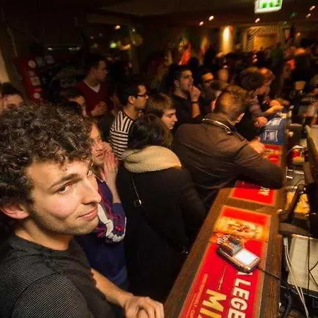 Hostel Red Emperor *