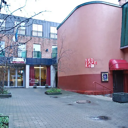 Red Emperor Hostel *