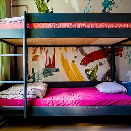 Red Emperor Hostel *