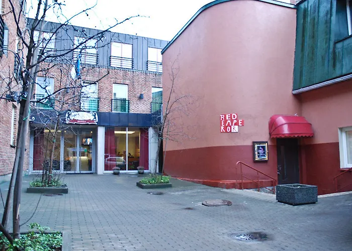 Red Emperor Хостел *