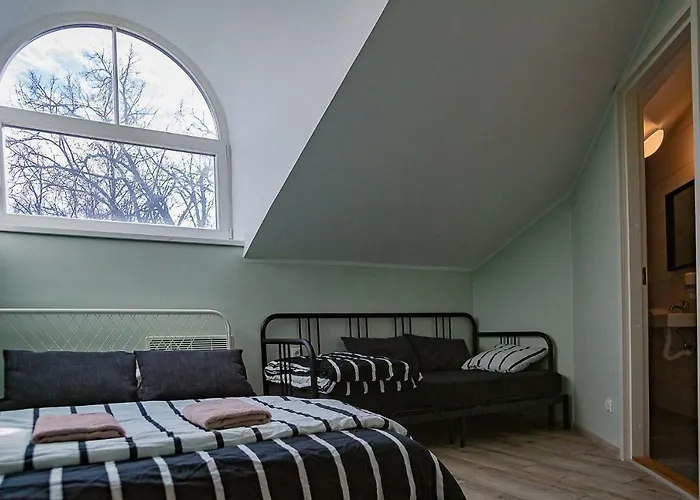 Red Emperor Hostel *