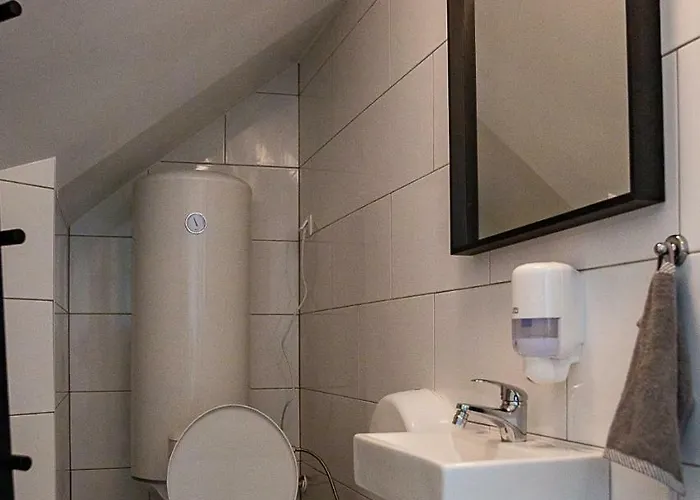 Red Emperor ホステル *