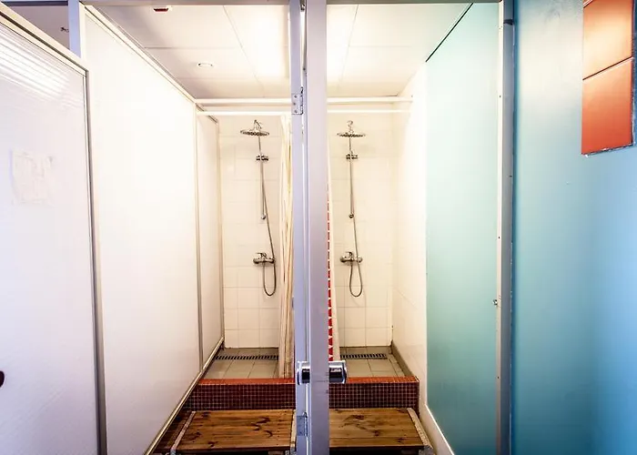 Red Emperor Хостел *