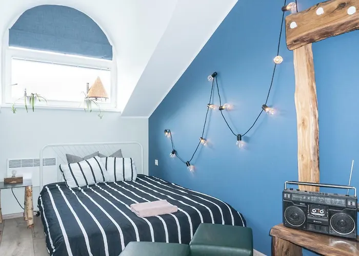 Red Emperor Хостел *