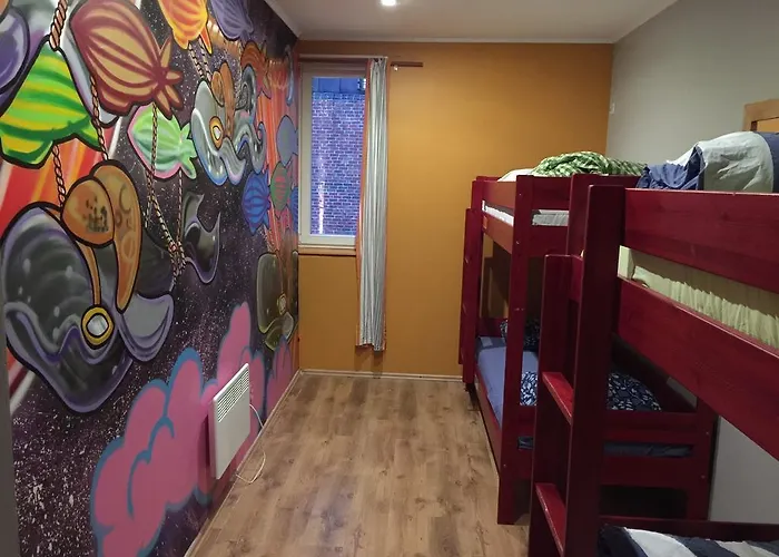 Red Emperor Hostel *