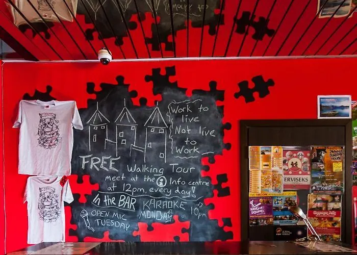 Hostel Red Emperor *