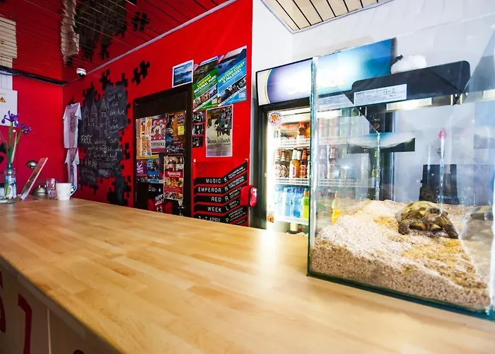 Hostel Red Emperor *