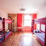 Hostel Red Emperor *