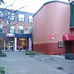 Red Emperor Hostel *